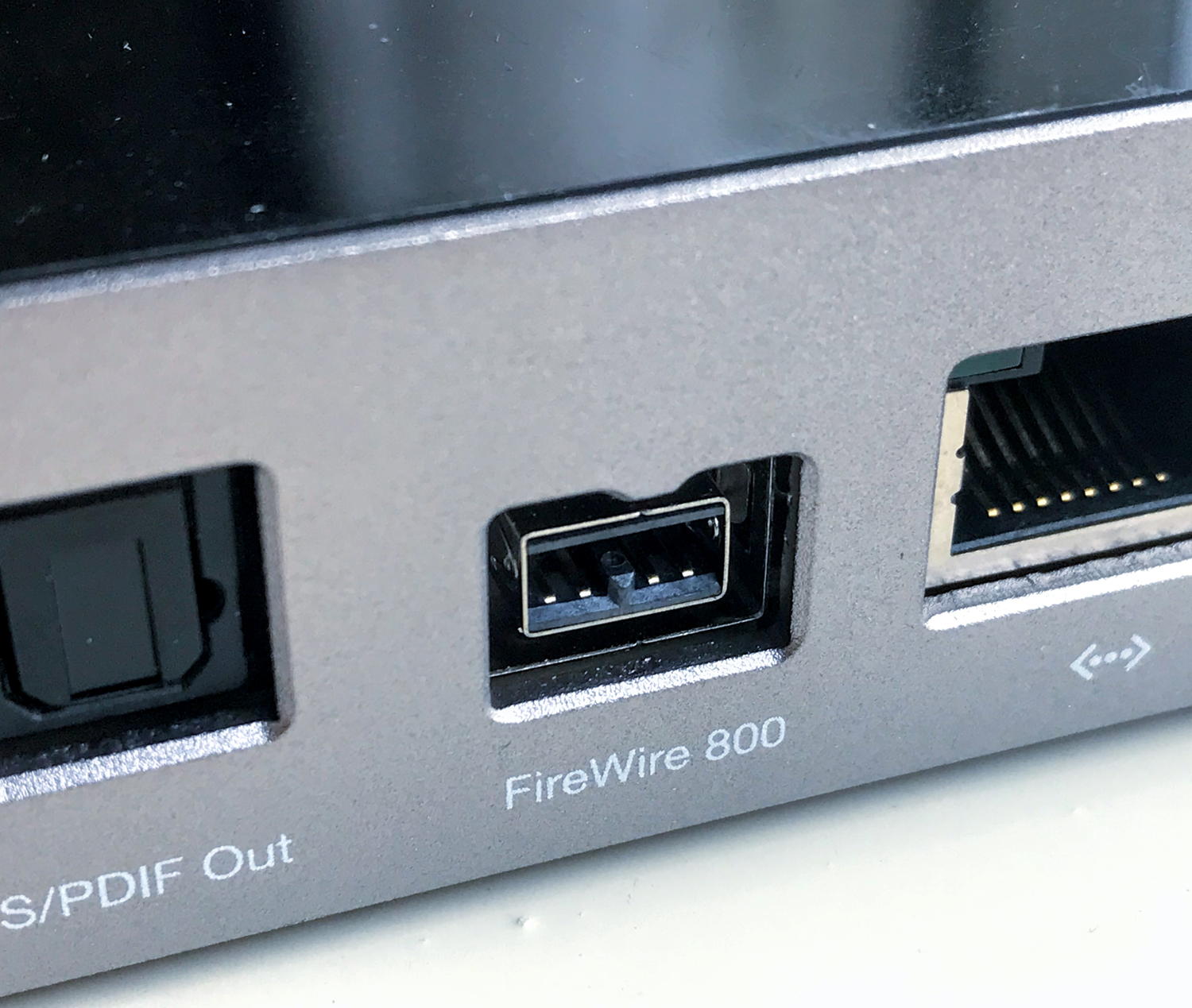 ¿Cuál es la interfaz Firewire y las diferencias con USB?