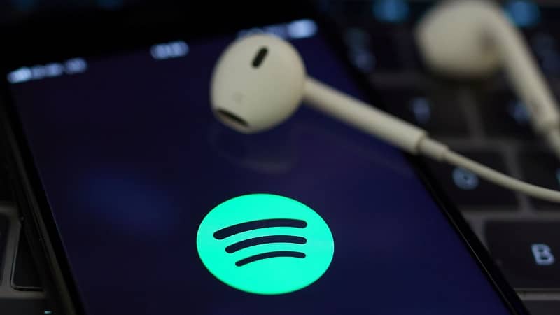 Spotify escucha música con auriculares