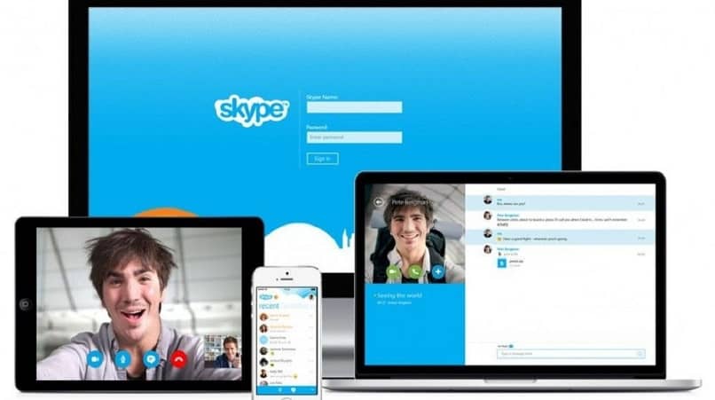 Aplicación de Skype en tablet PC, portátil y smartphone