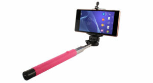 teléfono con selfie stick