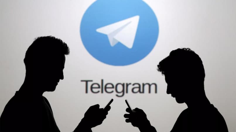 gente hablando por telegram
