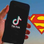 . Estos son los videos más divertidos del TikTok Superman Challenge.