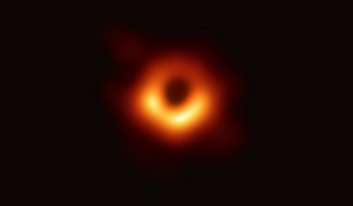 Los mejores memes de la foto histórica del agujero negro