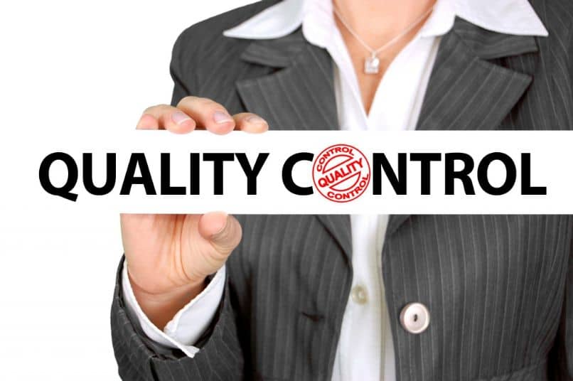 ¿Cuáles son las funciones y responsabilidades de un gerente de control de calidad de la empresa?
