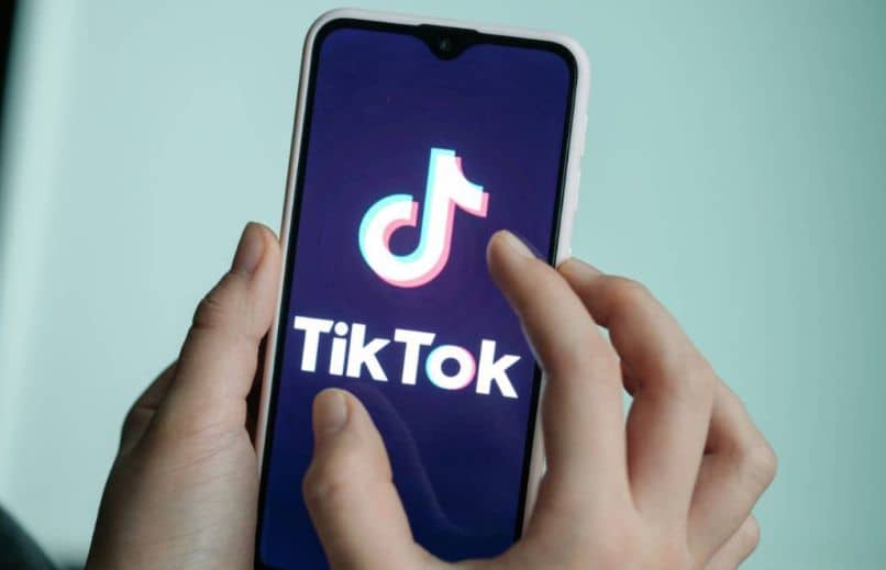 Cómo hacer zoom en TikTok sin usar las manos