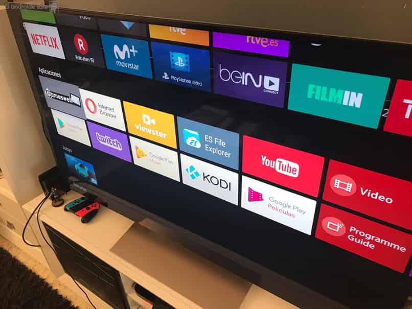 ¿Qué hago si mi Smart TV permanece en el logotipo?  - Solución rápida y eficaz